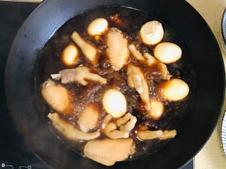 12、糟卤鸡爪,大火煮开，转小火慢炖十分钟就可以关火了