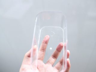 9、麻辣猪皮冻,将装猪皮冻的模具事先抹上一层油