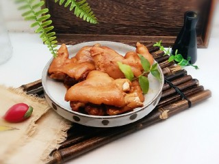 14、酱香猪蹄,凉凉即食 酱香味浓