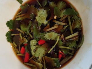 13、尖椒皮蛋,搅拌均匀