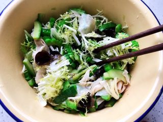 29、夏日清爽大拌菜,搅拌均匀，即可