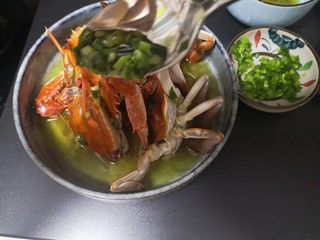 21、葱油蒸蟹,淋上一半油泼葱花随意撒均