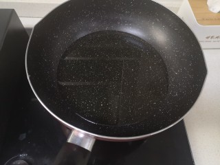 11、红烧虾,冷锅下油开大火