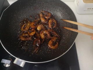 20、红烧虾,汁收干,立即关火