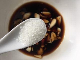 14、醋泡花生米,少许白糖