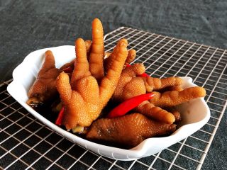 38、私房菜 密制酸辣鸡爪,密制鸡爪捞出来可以吃了