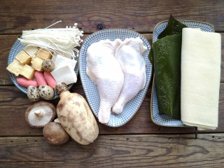 1、钵钵鸡,准备食材。