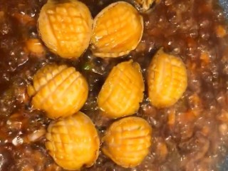 13、红烧鲍鱼,大火收汁出锅