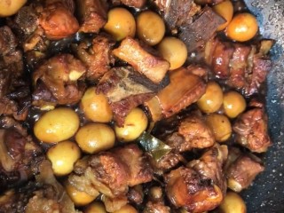 9、排骨炖鹌鹑蛋,大火收汁即可