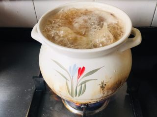 11、夏天汤水--猪骨眉豆节瓜汤,大火滚15分钟后改中小火煲60分钟