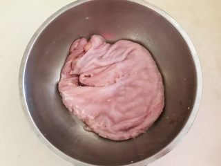 10、春节餐桌必备  芥末猪肚丝,用手揉搓5分钟