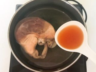 18、春节餐桌必备  芥末猪肚丝,加入1勺料酒