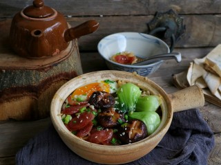 1、腊肠煲仔饭,来欣赏成品