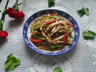 15、#下酒菜#炒白公鱼干,真的是香喷喷的呢，越嚼越带劲，最好的下酒菜哦。