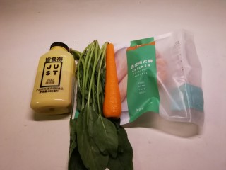 1、蛋香鸡肉菠菜糕,食材准备