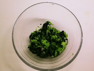 5、蛋香鸡肉菠菜糕,切小段