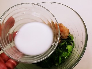 9、蛋香鸡肉菠菜糕,放入水淀粉