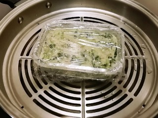 13、蛋香鸡肉菠菜糕,蒸锅  水烧开后蒸20分钟 