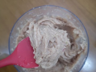 8、宝宝香肠,打好的肉泥形状