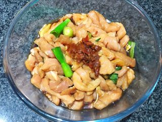 10、无肉不欢+麻辣猪肉条,再加1小勺郫县豆瓣酱，