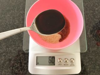 13、无肉不欢+麻辣猪肉条,加入2小勺生抽，