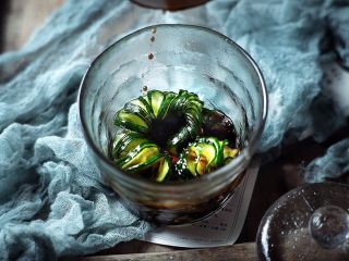 8、清脆可口的 蓑衣黄瓜,或者淋在黄瓜上都可以