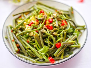 17、鲜嫩可口的凉拌蕨菜,味道太赞了
