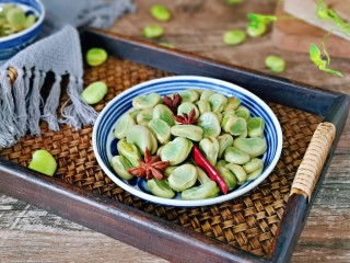 13、五香蚕豆,盛出装盘，下酒好菜，作为零食也一级棒。