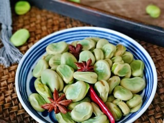 15、五香蚕豆,也可以浸泡在汤汁里，特别好吃呦～喜欢的做起来。