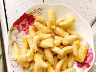 4、醋腌嫩生姜-可做早餐稀饭配菜,腌好后，用小刀刮姜皮，干净卫生也比较健康安全。