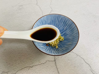 6、香辣海带丝,一勺生抽