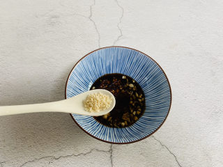 9、香辣海带丝,鸡精