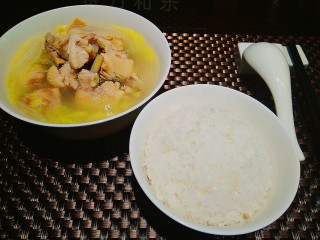 5、养颜鸡汤,香喷喷的鸡汤出炉了