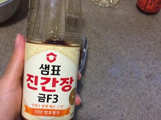 4、浅草鸡肝丼,蒜泥加2汤匙酱油。