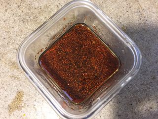 9、浅草鸡肝丼,最后加1汤匙糖和1茶匙耗油。拌匀，酱汁调好了。