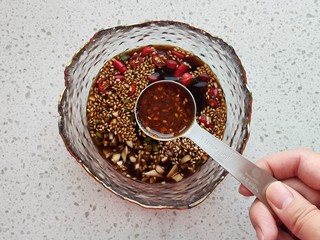 13、手撕鸡胸肉,一勺辣椒油