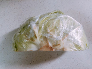 9、糖醋包菜,市场上买半颗包菜。