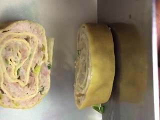 6、豆腐皮卷肉,出锅切断