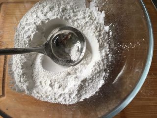 3、广式萝卜糕,加澄面和糯米粉