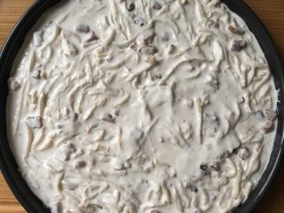 7、广式萝卜糕,放到烤盘里准备上锅蒸