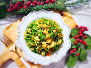 24、香芹胡萝卜辣椒炒鸡蛋,无论是下酒还是下饭都是棒棒哒o((*^▽^*))o