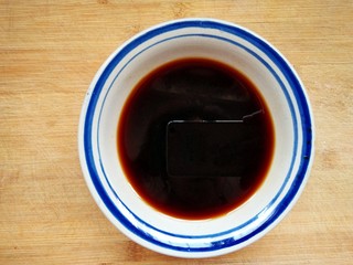 10、糖醋东北肉签子,1汤匙料酒、 2汤匙味极鲜酱油、 3汤匙糖、 4汤匙米醋、 5汤匙清水，1勺淀粉调一个万能的糖醋汁。