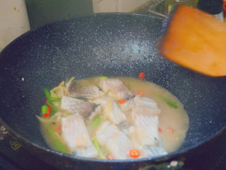 9、焖煮草鱼????,焖煮鱼块让它收汁