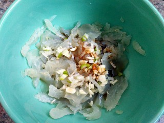 9、老醋蛰头,加2勺老醋，1勺生抽，