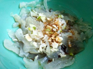 10、老醋蛰头,少许盐和白糖