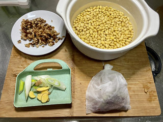 13、酱黄豆,全部食材准备好