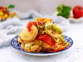 16、豆腐卷凉拌三椒,成品一