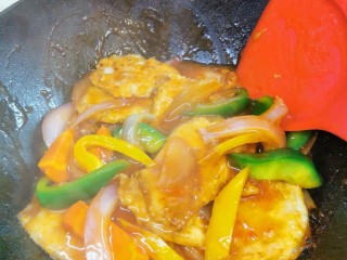 12、茄汁猪扒【酸甜可口，肉质嫩滑，百吃不厌】,试试味道合适，收汁上碟。