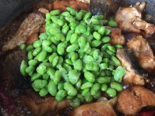 12、红烧青豆鱼块,十分钟后放入炒好的豆子