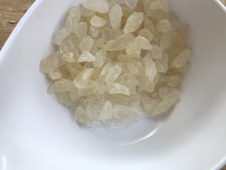 7、潮汕甜点简单做，反沙芋头,白糖，我家白糖不够所以用的冰糖。